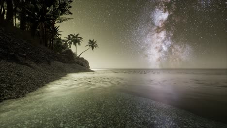 Hermosa-Playa-Tropical-De-Fantasía-Con-Estrella-De-La-Vía-Láctea-En-El-Cielo-Nocturno